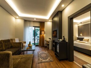 Ropa de cama de alta calidad, cubrecamas y minibar 