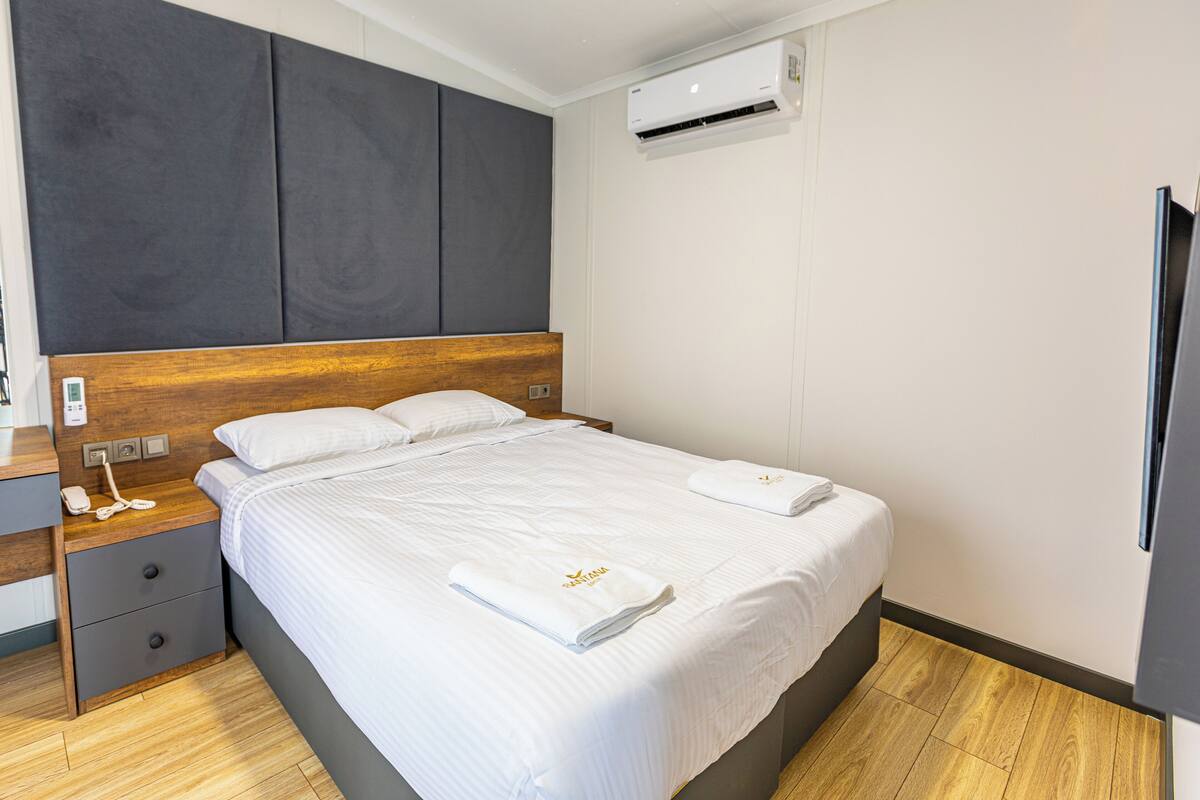 Design Mobile Home | Premium bedding, down comforters, minibar, in-room safe