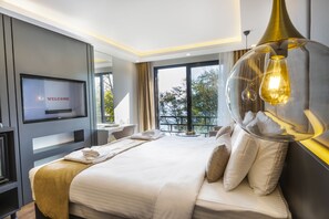 Chambre luxueuse double | Literie de qualité, couette en duvet, minibar, coffre-fort