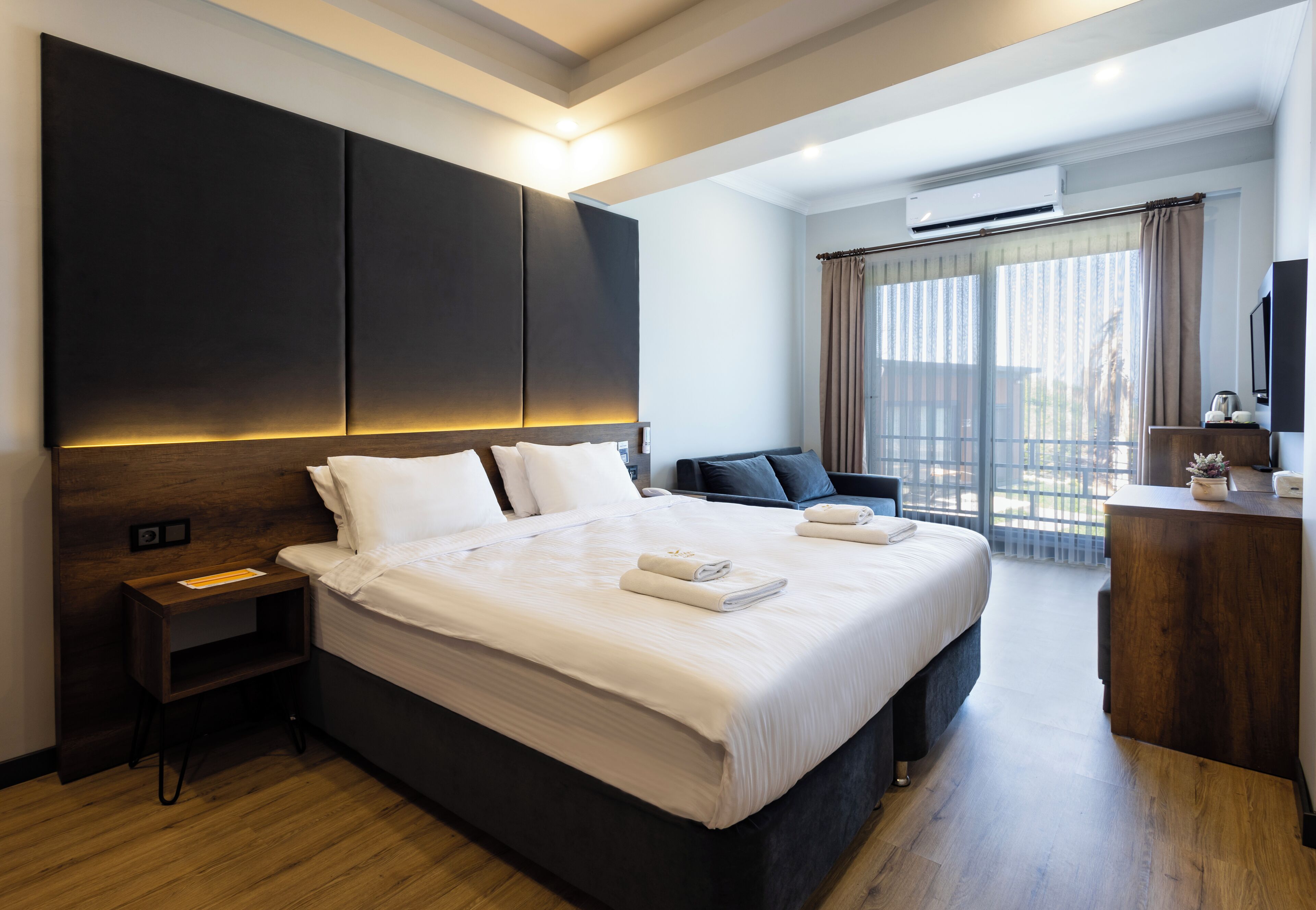 Premium bedding, down comforters, minibar, in-room safe