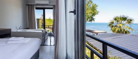 浪漫客房 | 高級寢具、羽絨被、迷你吧、房內夾萬