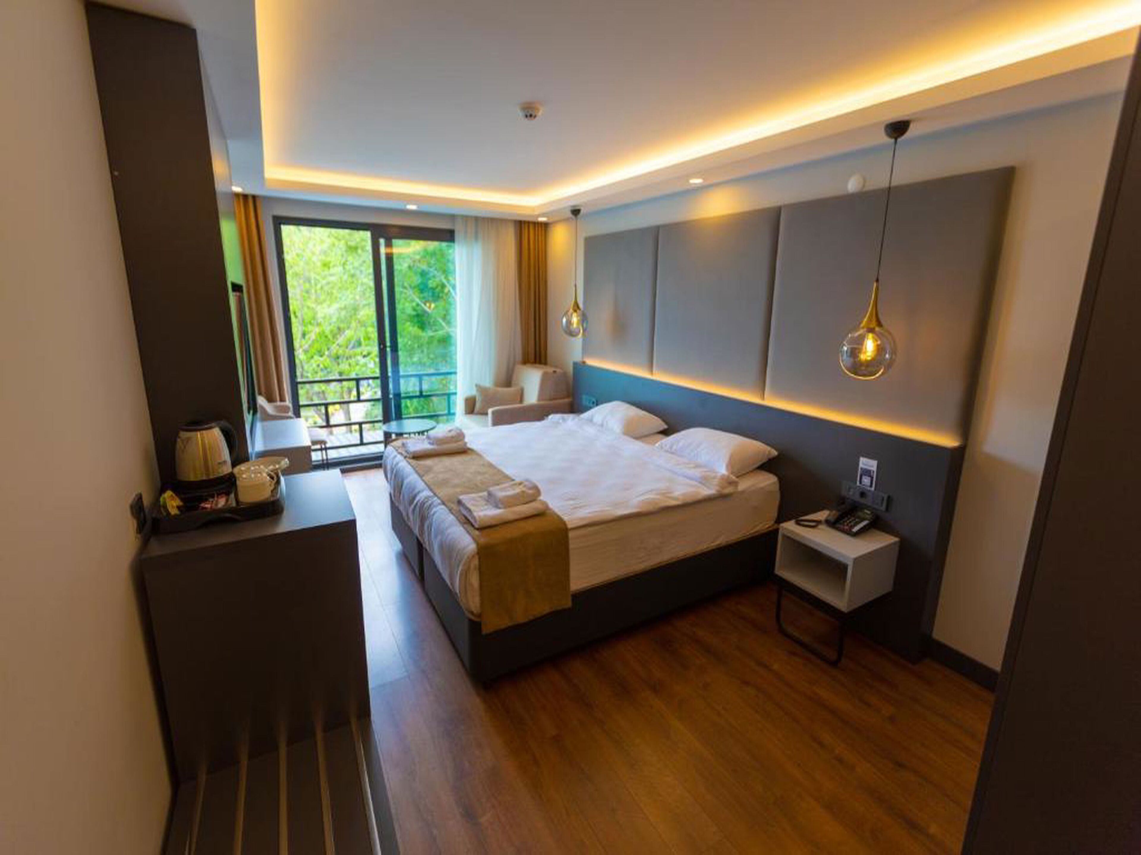 Habitación Deluxe, no fumadores, vistas al mar | Ropa de cama de alta calidad, edredones de plumas, minibar y caja fuerte