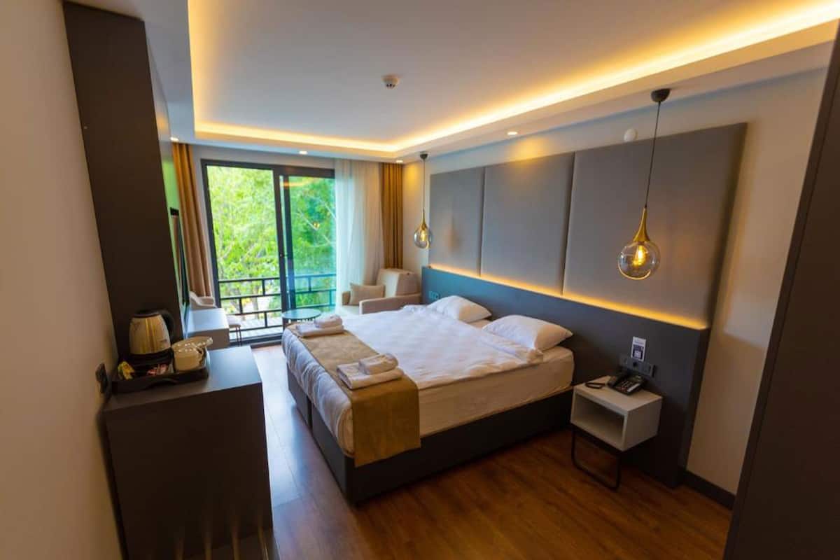 Deluxe Room, Non Smoking, Sea View | Premium bedding, down comforters, minibar, in-room safe