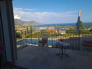Interior - independent accommodation with exceptional sea view (Nice)