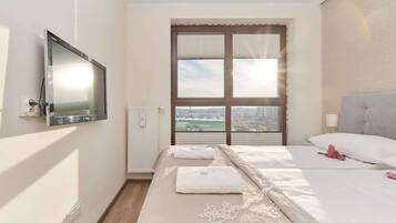 2 bedrooms, iron/ironing board, travel cot, WiFi