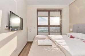 2 habitaciones, tabla de planchar con plancha, cuna de viaje y wifi 
