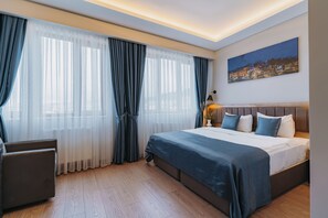 Deluxe-Zimmer | Hochwertige Bettwaren, Minibar, Zimmersafe, Schreibtisch