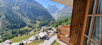 Facing the mountains