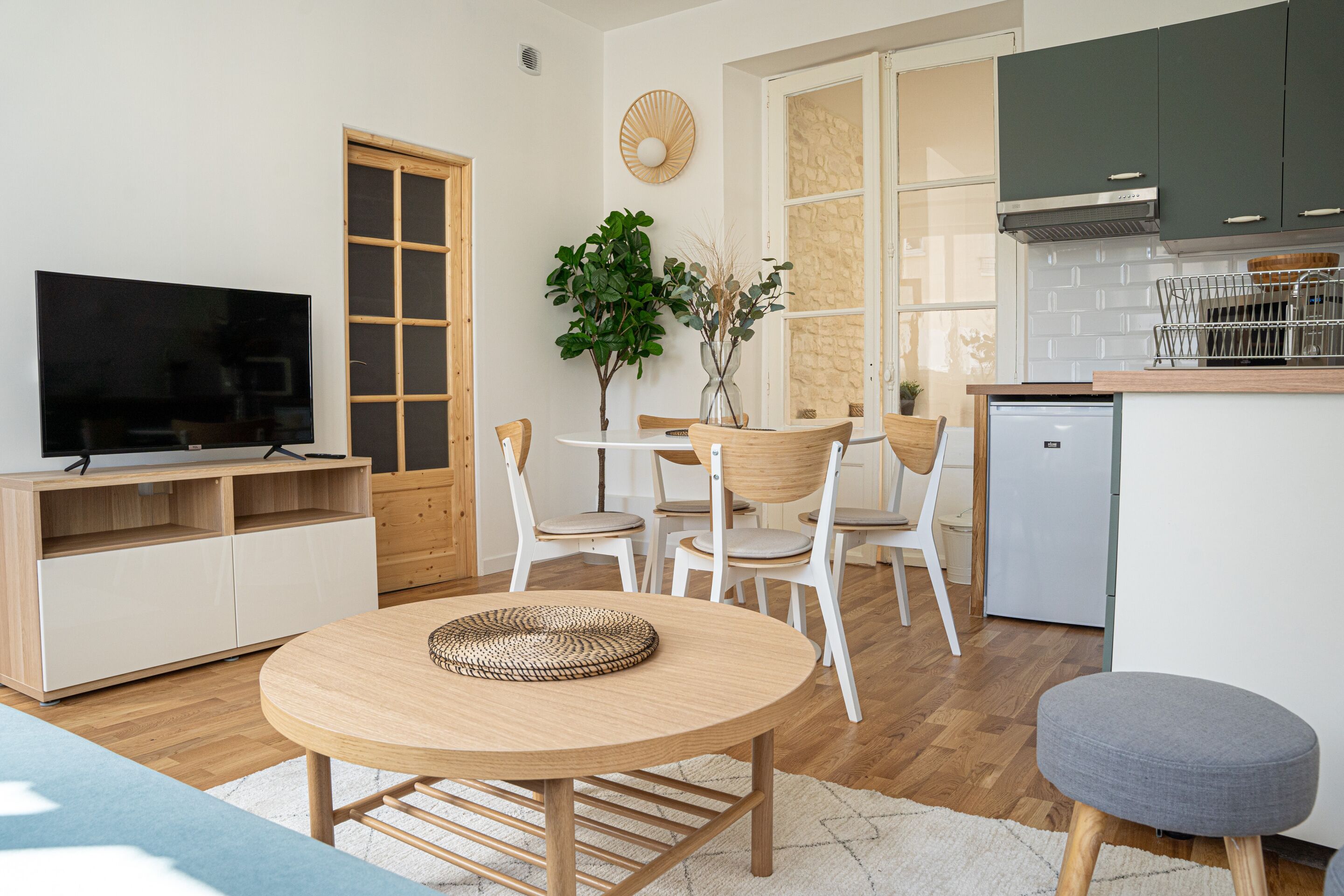 Premium Apartment, Private Bathroom, City View | Lounge