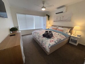3 bedrooms, iron/ironing board, free WiFi, bed sheets