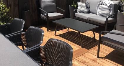 BRIGHT TOWNHOUSE, WALK EVERYWHERE