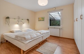 3 bedrooms, travel cot, free WiFi