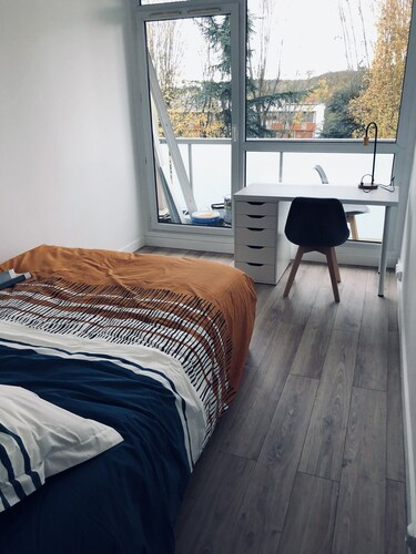 Appartement lumineux dans un parc arboré proche des commerces et des tranports