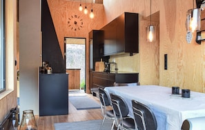 Fridge, microwave, stovetop, dishwasher - Lovely home in Erfjord with house sea view (Erfjord)