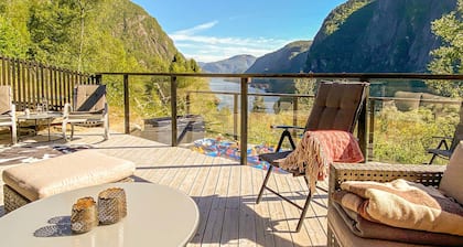 4 bedroom gorgeous home in Erfjord