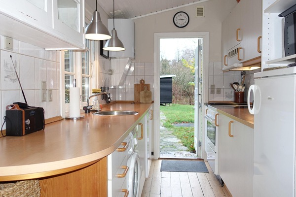 Fridge, stovetop, dishwasher