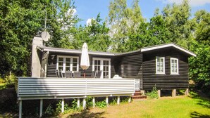 A cabin with a deck, a satellite dish, and a small porch area. - Stunning home in Aakirkeby with WiFi (Aakirkeby)