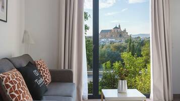 Una cassaforte in camera, tende oscuranti, insonorizzazione