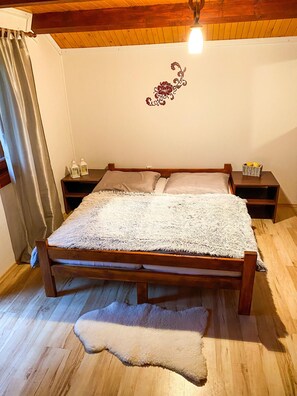 3 habitaciones, insonorización y tabla de planchar con plancha 
