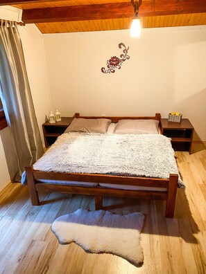 3 bedrooms, iron/ironing board, travel cot, free WiFi