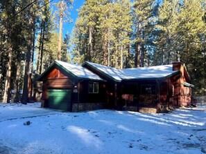 Exterior - Modern, Steps to Summit, Relaxing Spa. Fireplace. (Big Bear)