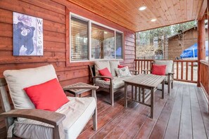 Terrace/patio - Modern, Steps to Summit, Relaxing Spa. Fireplace. (Big Bear)