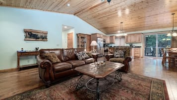 TV, peis og kontorer