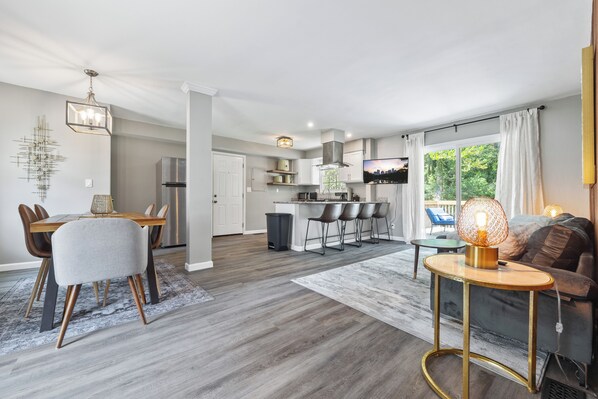 Interior - Decatur/Atlanta Area - Family and Dog Friendly Modern 3BR Home with Fenced Yard (Decatur)