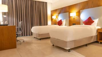 Executive-Zweibettzimmer, Mehrere Betten, Nichtraucher, Poolblick | 1 Schlafzimmer, Minibar, Zimmersafe, individuell eingerichtet