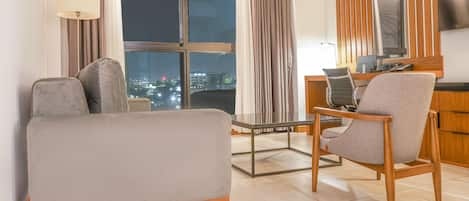 Premium Suite | Minibar, in-room safe, individually decorated, individually furnished