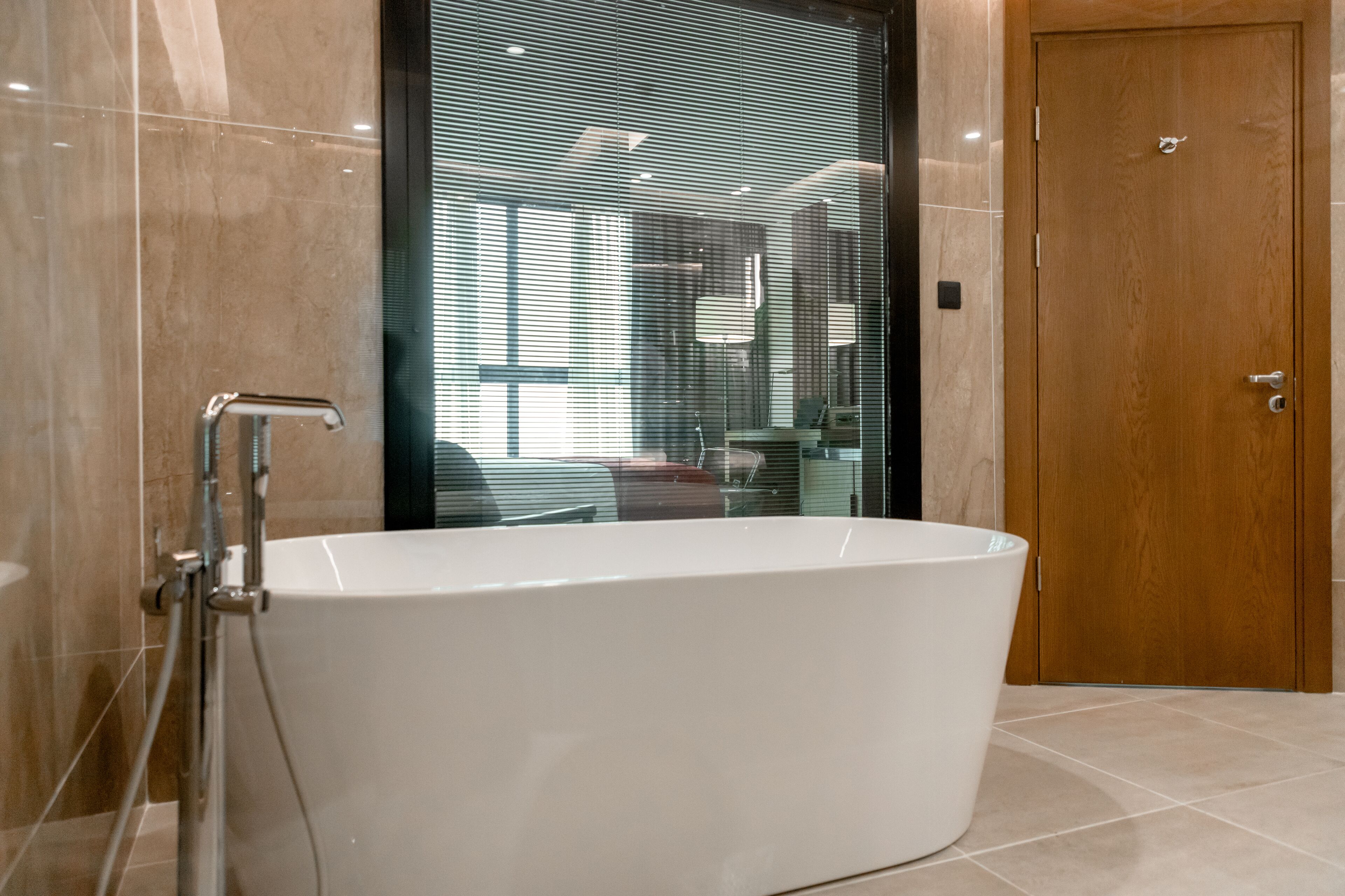 presidential suite, multiple beds, non smoking, city view | bathroom | free toiletries, hair dryer, bathrobes, slippers