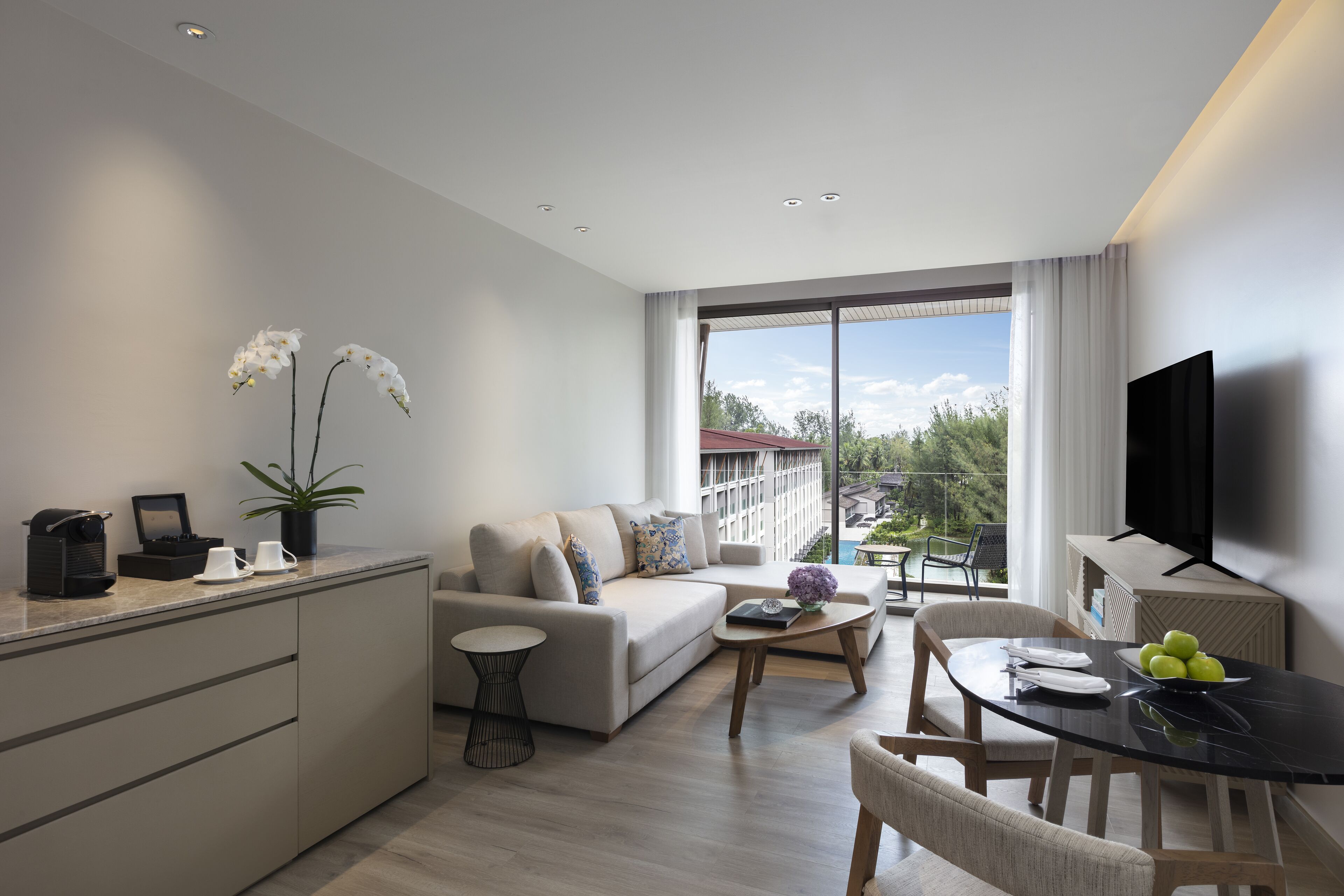 高档床上用品、免费迷你吧物品、客房内保险箱、特色家居