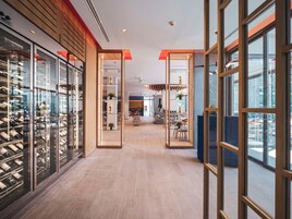 3 restaurantes; se sirve desayuno, almuerzo, cena y brunch