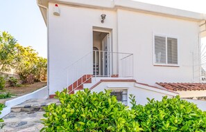 Exterior detail - Cap Ras 01 – Apartment with terrace and sea views (Llança)