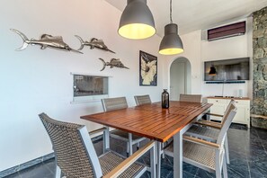 Dining - Cap Ras 01 – Apartment with terrace and sea views (Llança)