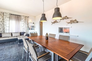 Dining - Cap Ras 01 – Apartment with terrace and sea views (Llança)