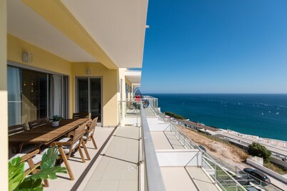 BeachFront, Pool, Gym and Sea View