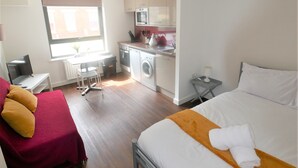 Cuna de viaje, wifi gratis y ropa de cama 
