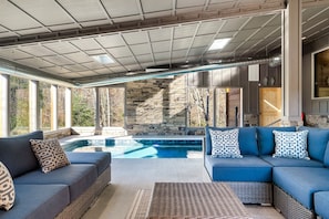 Piscina coperta, una piscina riscaldata