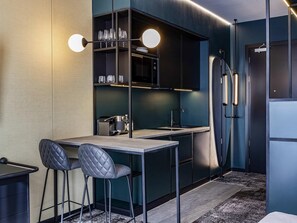 Studio, 1 Double Bed | Private kitchen | Mini-fridge, microwave, stovetop, dishwasher