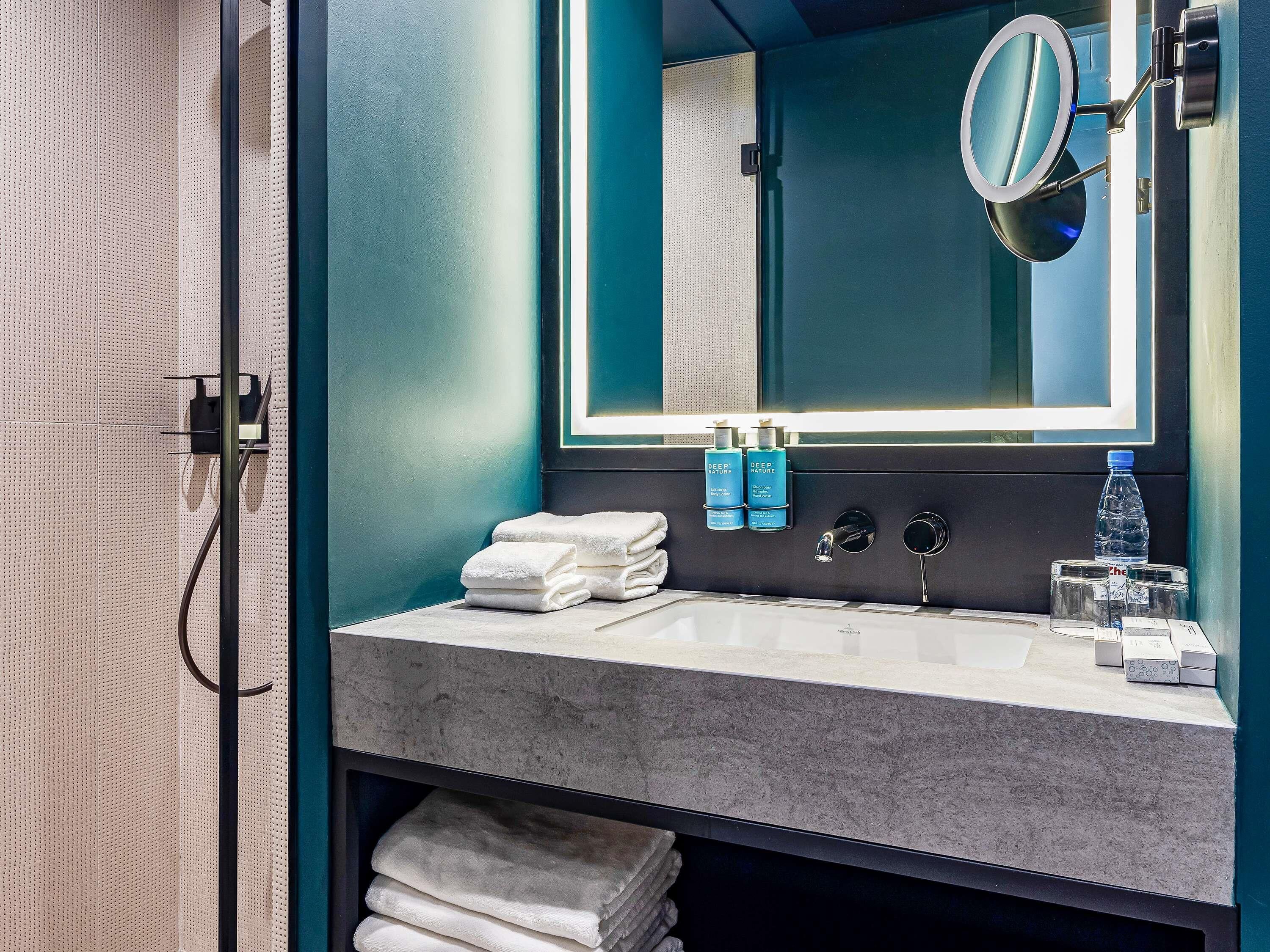 Apartment, 1 Bedroom | Hypo-allergenic bedding, in-room safe, desk, blackout drapes