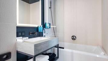 Apartment, 2 Bedrooms | Hypo-allergenic bedding, in-room safe, desk, blackout drapes