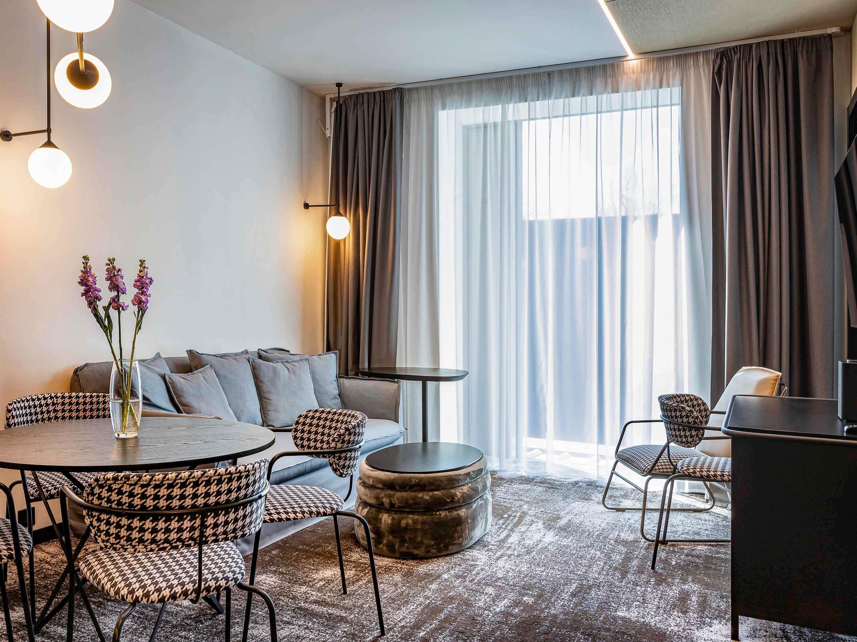 Apartment, 1 Bedroom | Hypo-allergenic bedding, in-room safe, desk, blackout drapes