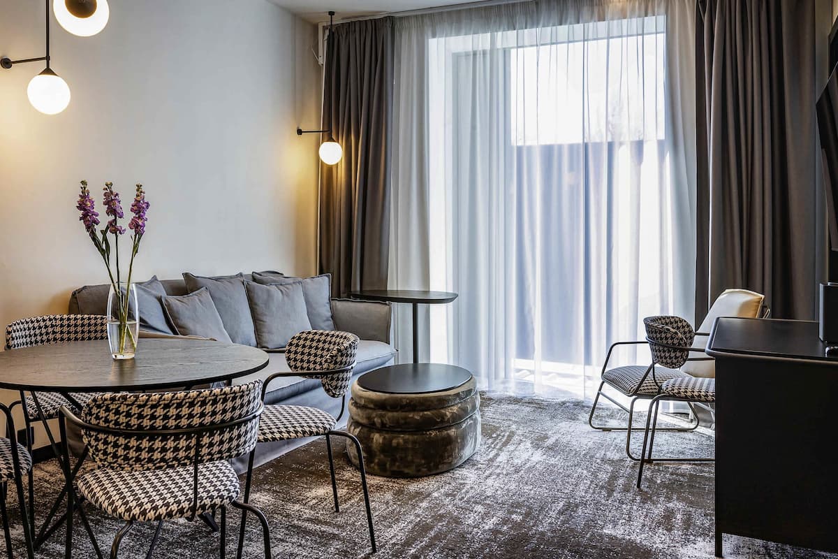 公寓, 1 間臥室 | 低過敏寢具、客房內保險箱、書桌、遮光布/窗簾