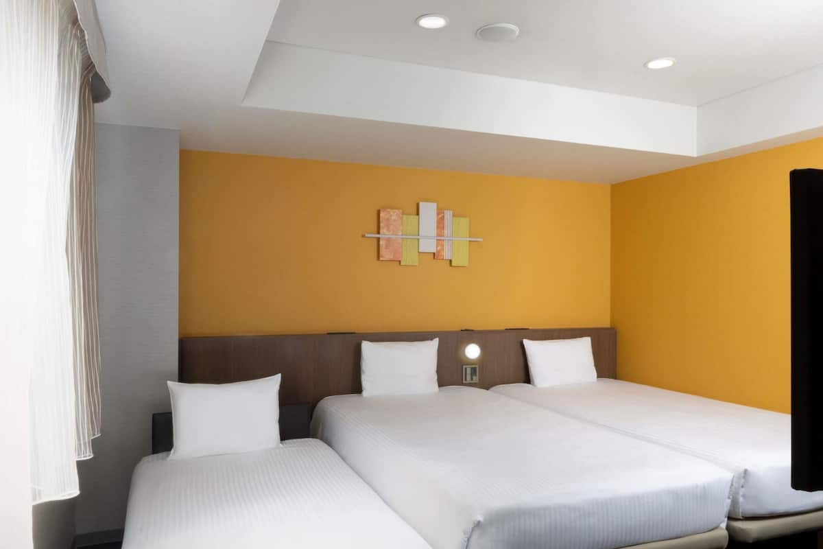 Superior Room (2 Single Beds and 1 Extra Bed) | In-room safe, desk, laptop workspace, blackout drapes