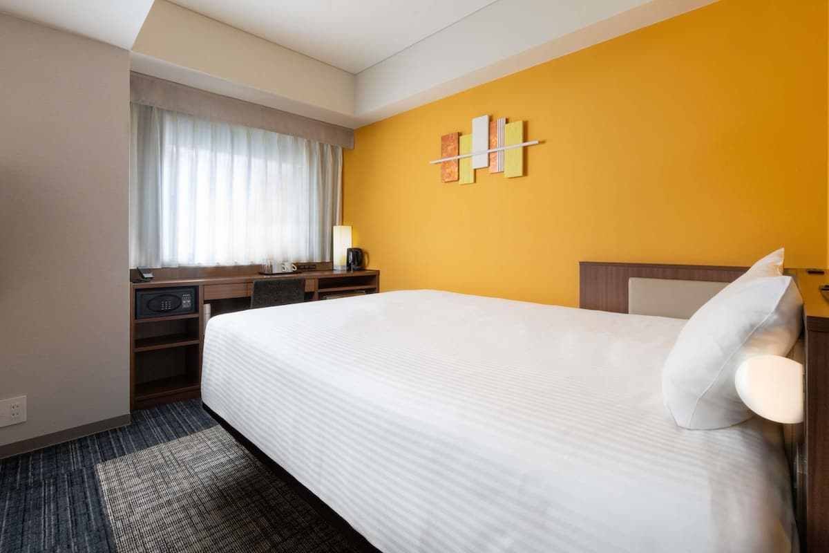 Standard Room, 1 Double Bed, Non Smoking | Down comforters, in-room safe, desk, laptop workspace