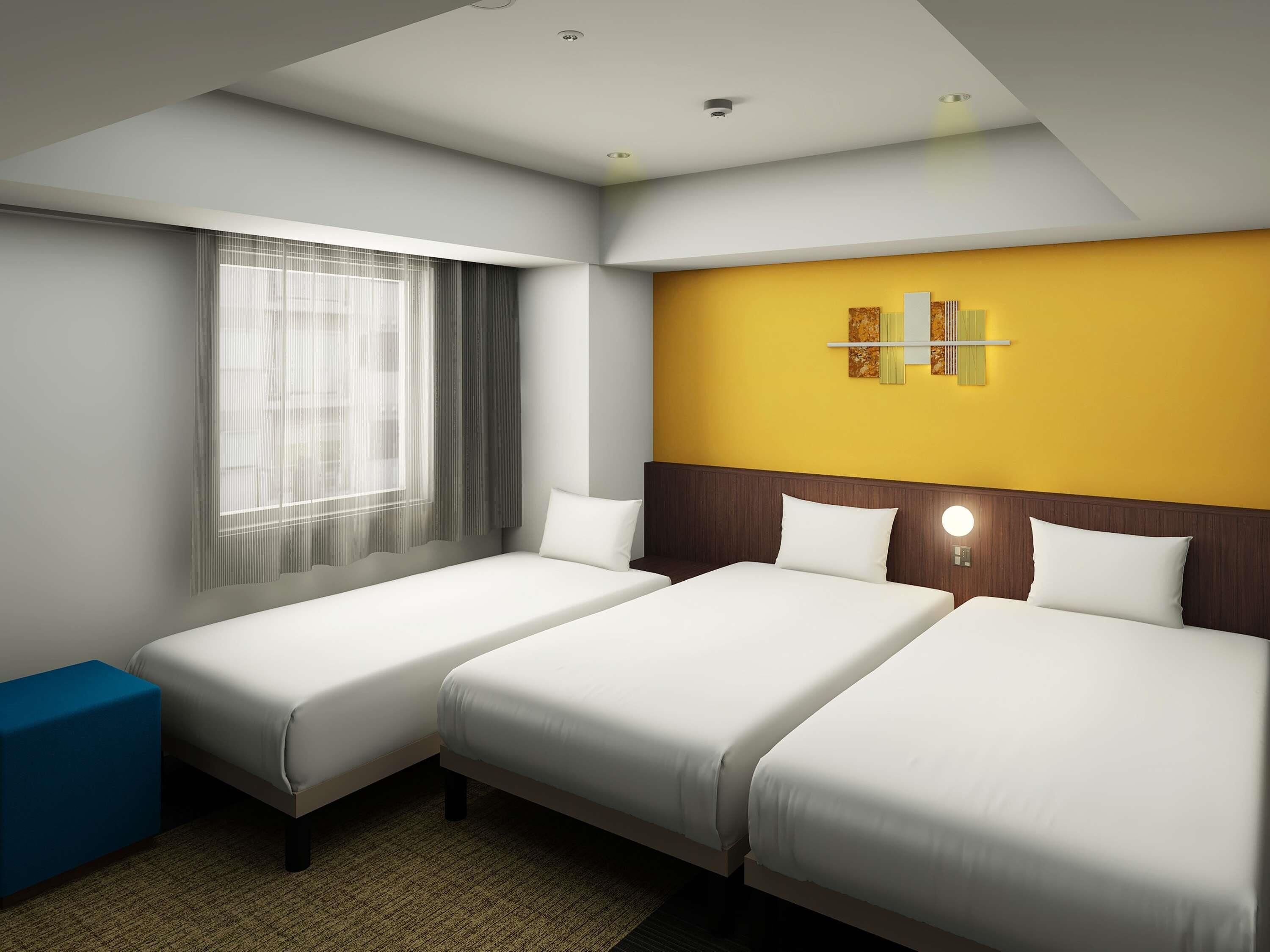 客房内保险箱、办公桌、笔记本电脑工作区、遮光窗帘