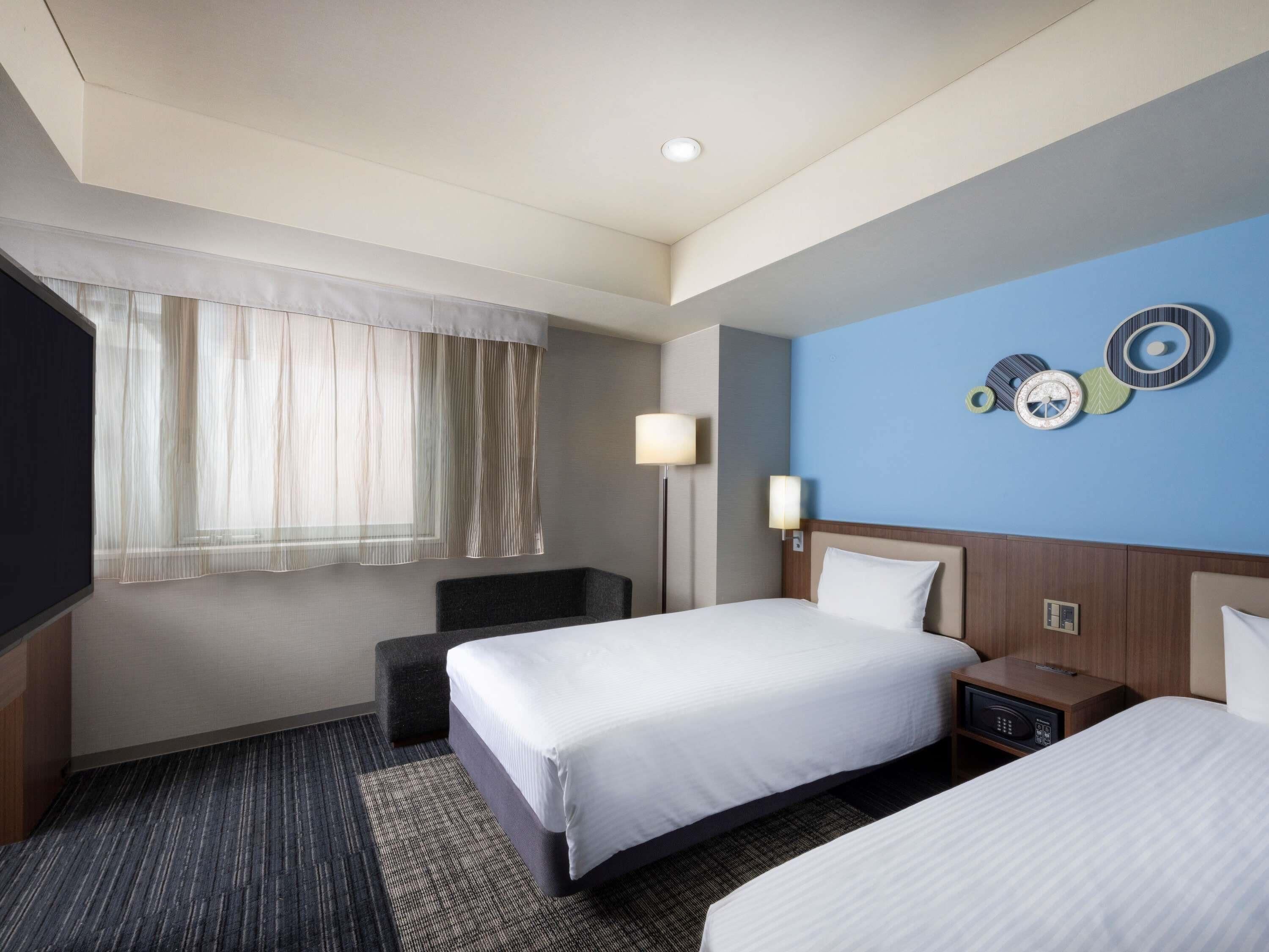 Habitación estándar, 2 camas individuales | Caja fuerte, escritorio, espacio para trabajar con un portátil