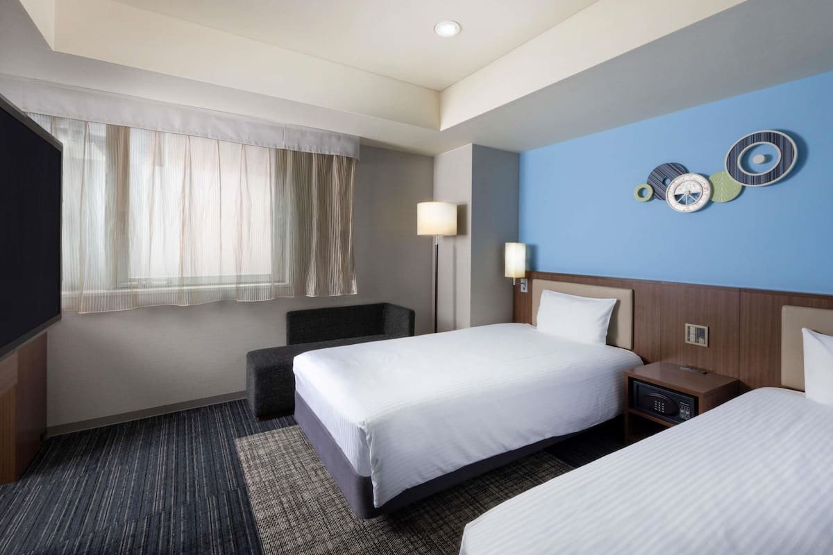 Habitación estándar, 2 camas individuales | Caja fuerte, escritorio, espacio para trabajar con un portátil