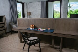 1 bedroom, pillowtop beds, minibar, in-room safe